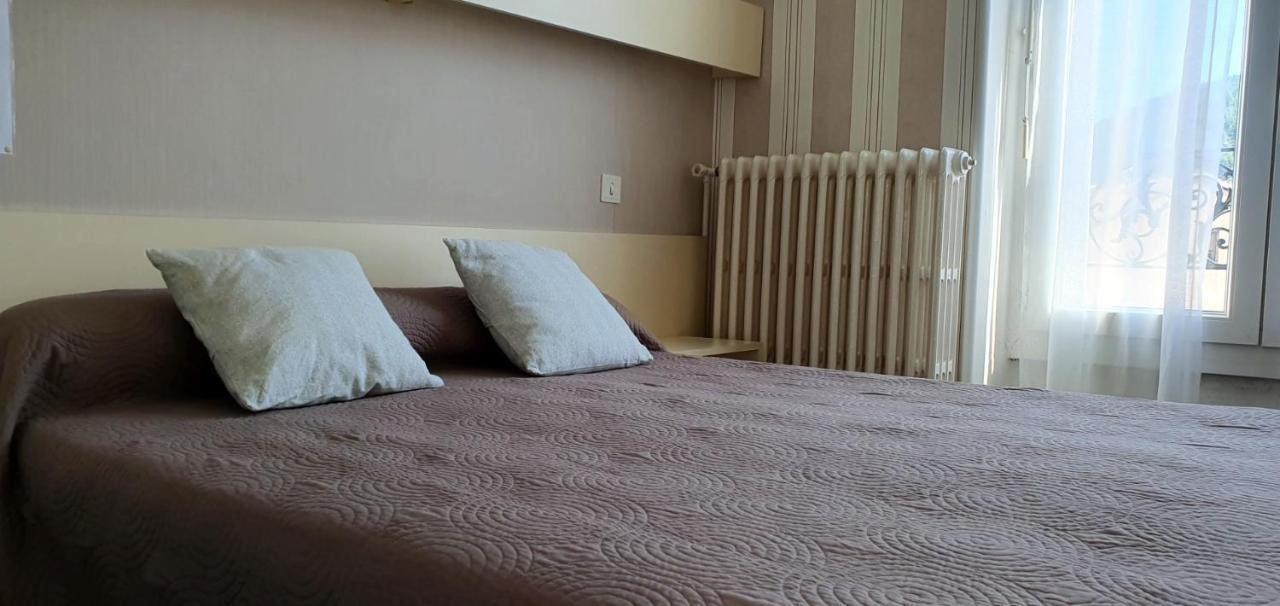 Hotel Saint Jean Vals-les-Bains Esterno foto