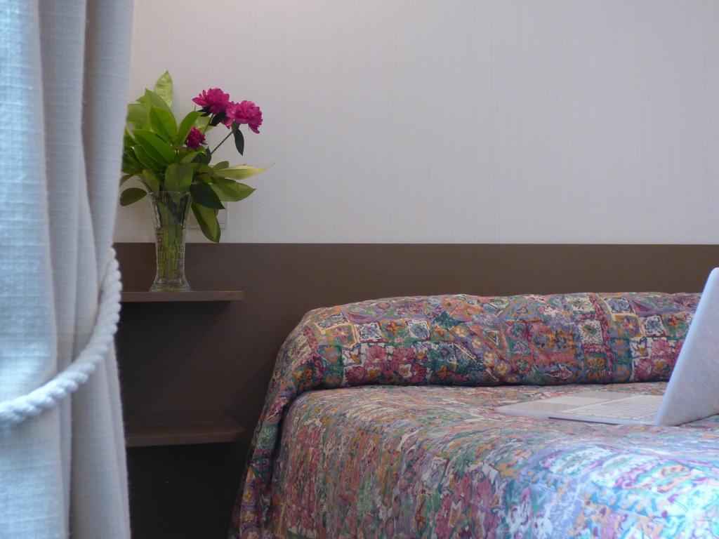 Hotel Saint Jean Vals-les-Bains Esterno foto