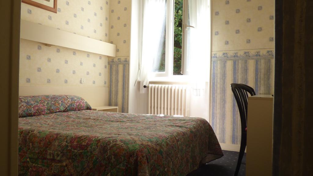 Hotel Saint Jean Vals-les-Bains Esterno foto