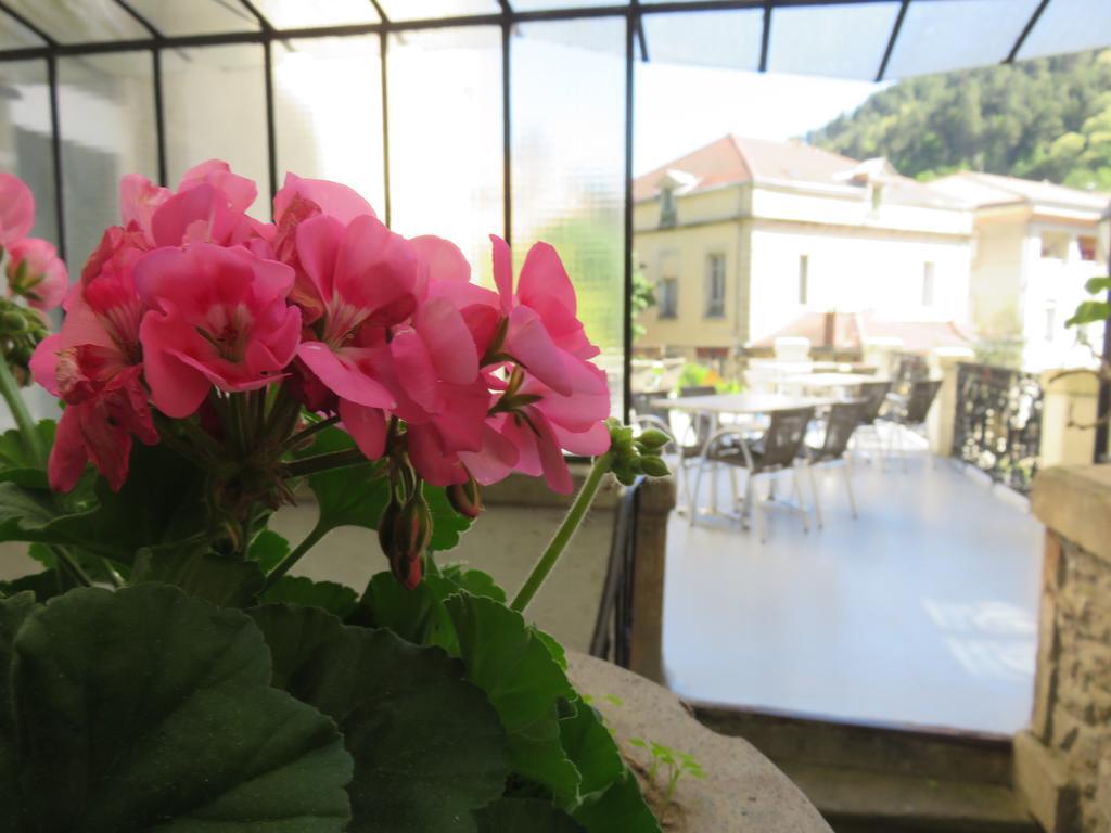 Hotel Saint Jean Vals-les-Bains Esterno foto